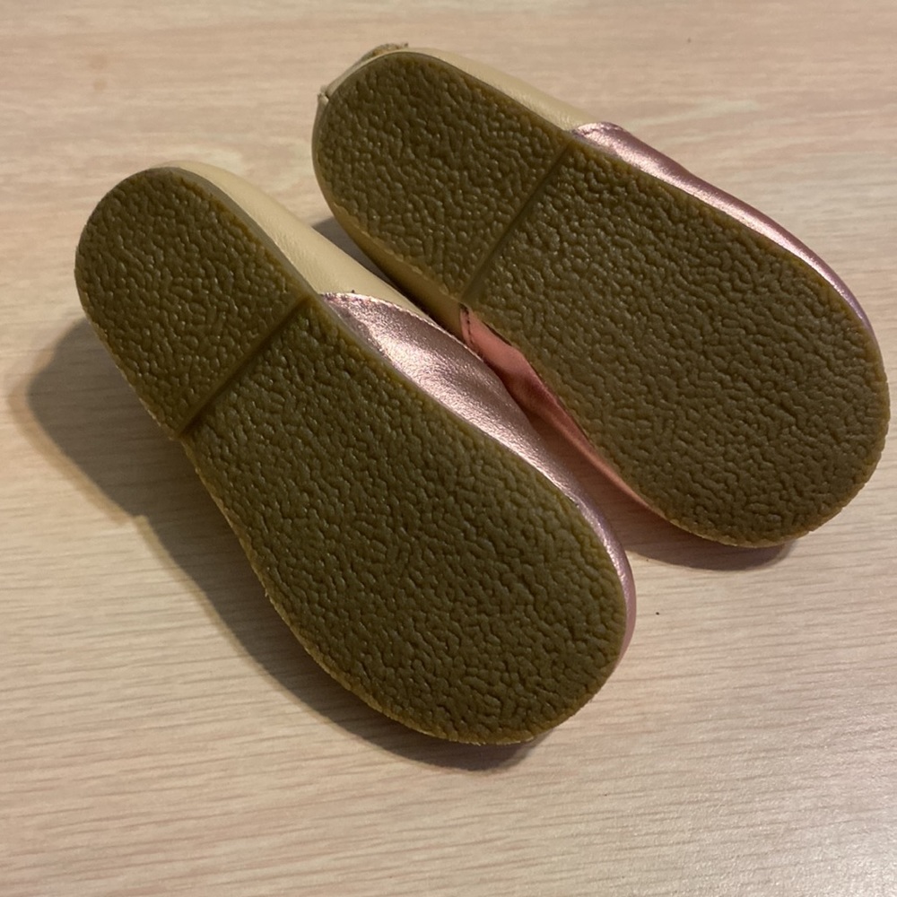 Metallic baby light pink and cream walking shoe - Picture 3 of 4